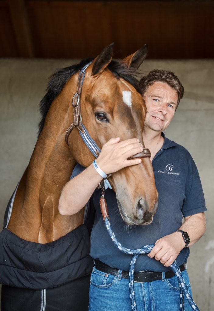photo de Cédric Marie avec un cheval